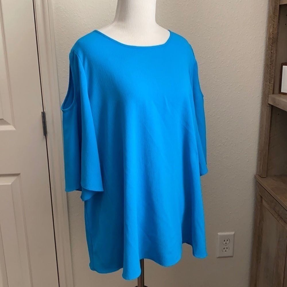 Gibson Latimer Cold Shoulder Flowy Blouse | Blue